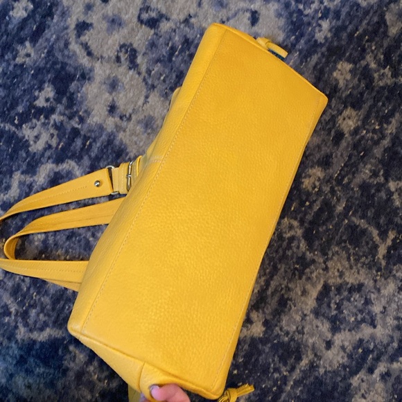 Beautiful leather, yellow Dooney and Bourke shoulder bag - Picture 3 of 6